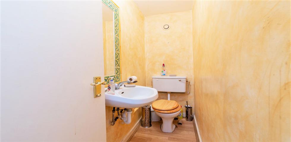 			4 Bedroom, 1 bath, 1 reception Flat			 Brondesbury Park, KILBURN